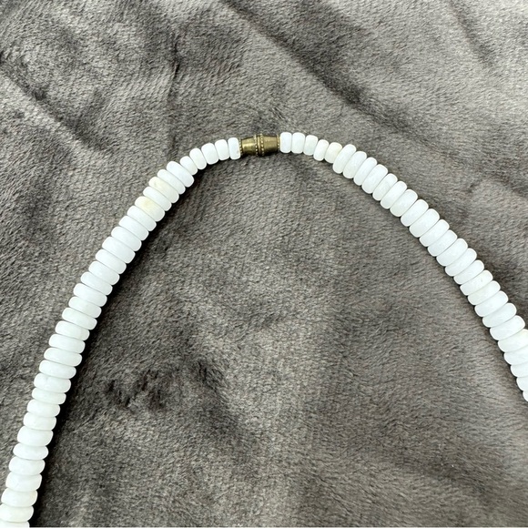 Beautiful Authentic Hawaiian Puka Shell White - Picture 4 of 4